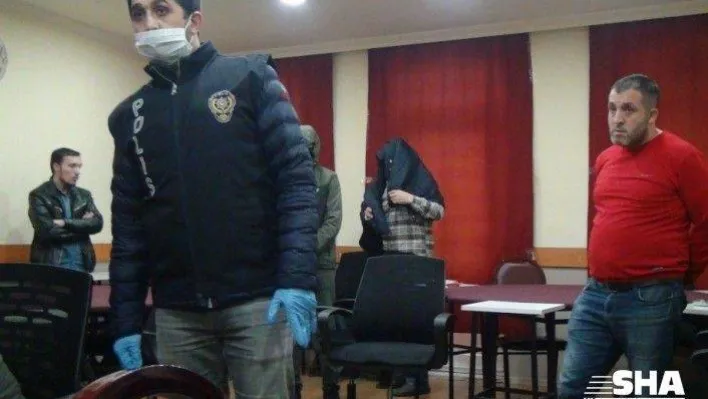 (ÖZEL) Evden bozma kumarhaneye baskın: 15 kişi yakalandı