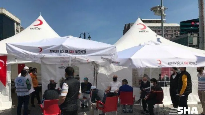 Özel izin alan vatandaşlar kan bağışında bulundu