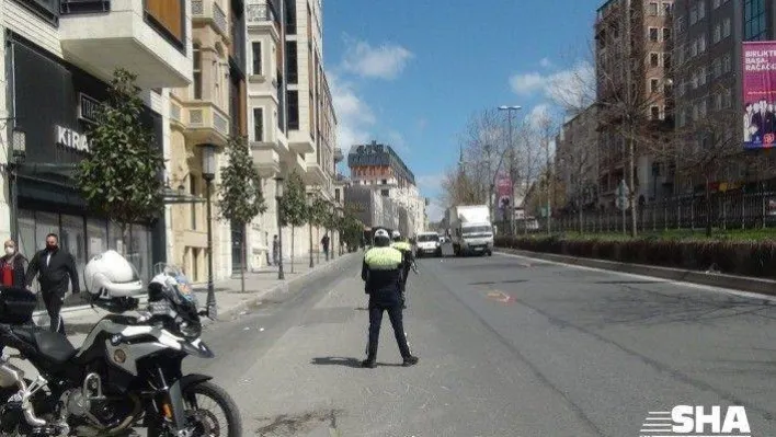 (ÖZEL) Polisten Tarlabaşı Bulvarı'nda korona virüs denetimi