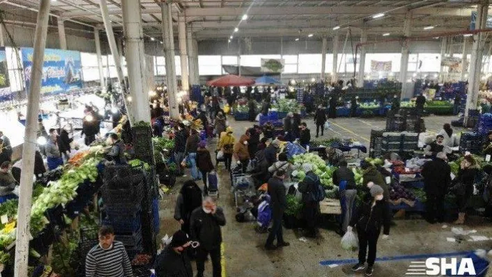 (ÖZEL) Semt pazarında 'korona' yok sayıldı