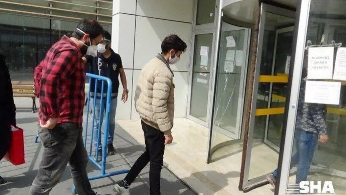 (Özel) Seyahat izin belgesi için kuyruk oluşturan vatandaşlara polisten banklı barikatlı önlem