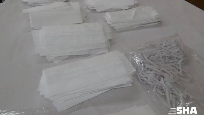 (Özel) Tuzla'da halk eğitim merkezi görevlilerinde gönüllü maske üretimi