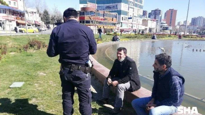 (Özel) Yasağa rağmen havuz kenarında oturan adamdan ilginç savunma