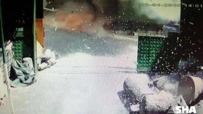 Pendik'te ham madde deposunda gerçekleşen patlama anı kamerada