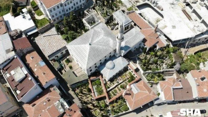 Ramazan'da ziyarete kapatılan Aziz Mahmut Hüdayi türbesi havadan görüntülendi