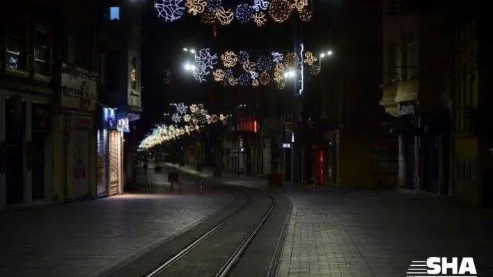 Sokağa çıkma kısıtlaması başladı, İstanbul'un yolları boşaldı