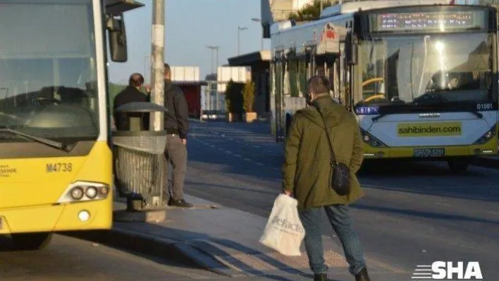 Sokağa çıkma kısıtlamasının ilk gününde işe gitmek isteyen vatandaşlar yollara çıktı