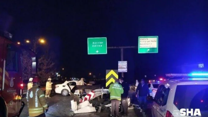 TEM'de otomobil bariyerlere ok gibi saplandı: 2'si ağır 3 yaralı