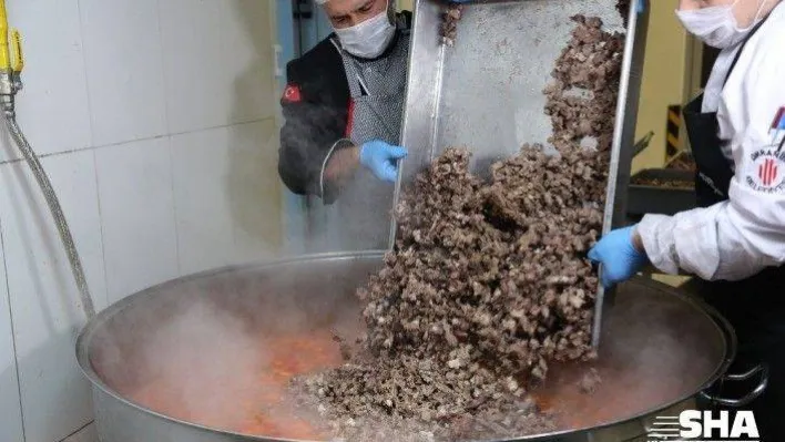 Ümraniye'de evde kalan yüzlerce ailenin yemeğini aş evi karşılıyor