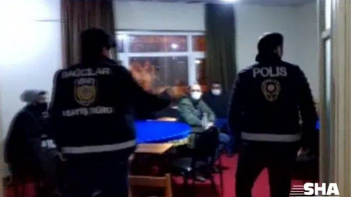 Virüs salgınına rağmen kumar masası kuran 13 kişiye 47 bin lira ceza
