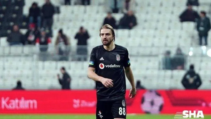 Caner Erkin, korona virüs testinin pozitif çıktığı iddialarını yalanladı