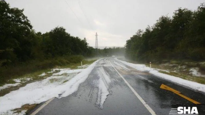 Çatalca'da dolu yağışı sürücülere zor anlar yaşattı