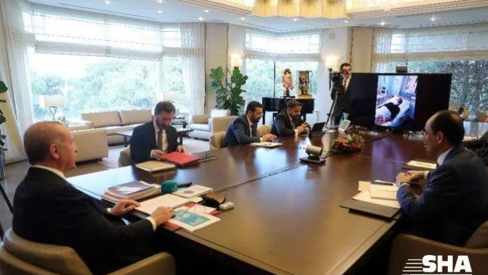Cumhurbaşkanı Recep Tayyip Erdoğan, Cerrahpaşa Tıp Fakültesi Hastanesinde sağlık çalışanı ve hastalarla video konferans yöntemi ile görüştü.