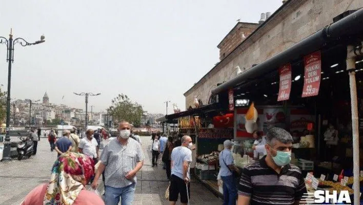 Eminönü'nde bayram alışverişi yoğunluğu