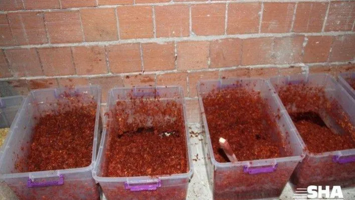 Geri dönüşüm fabrikasında kaçak nargile tütünü ürettiler