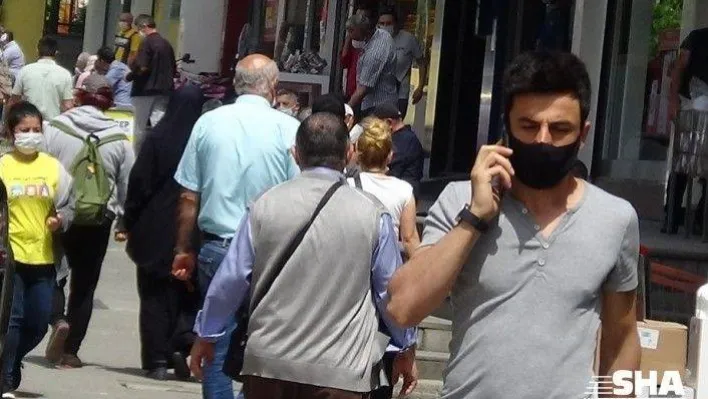 İstanbul'da pes dedirten görüntü değişmedi: Bu kez Sancaktepe'de sosyal mesafeyi hiçe saydılar