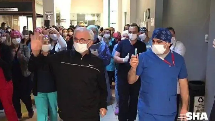 Korona virüsü yenen doktor alkışlarla taburcu oldu