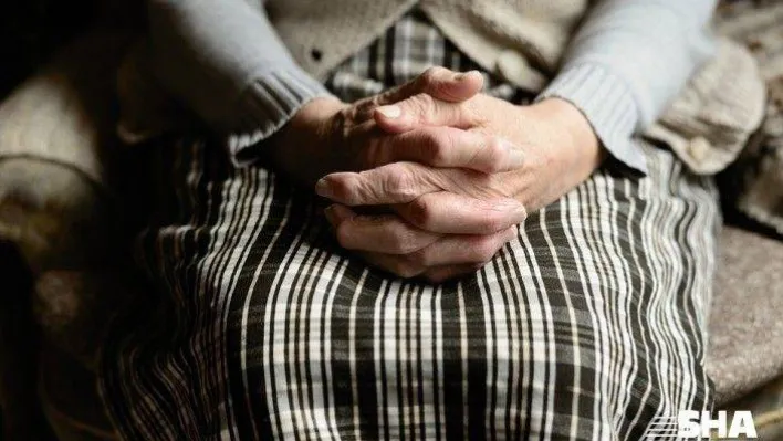 Koronavirüs yaşlıları mı gençleri mi daha çok etkiliyor?