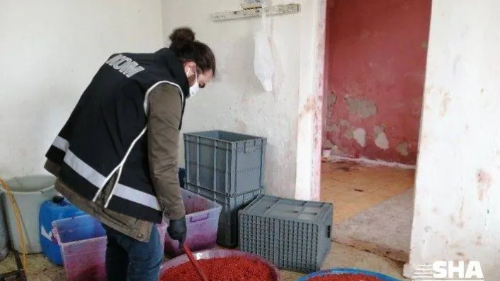 Küçükçekmece'de 1 ton 350 kilo kaçak nargile tütünü ele geçirildi