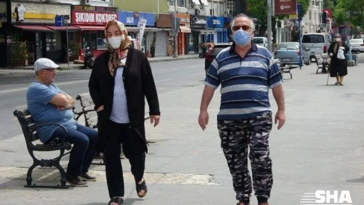 (Özel) 65 yaş üstü vatandaşlar İstinye sahiline akın etti