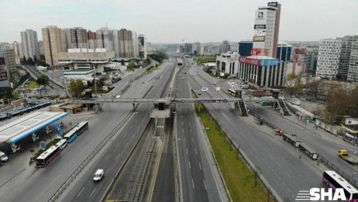 Sokağa çıkma kısıtlaması nedeniyle yollar boş kaldı