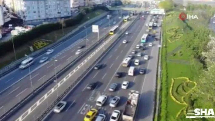 Sokağa çıkma kısıtlaması öncesi trafik yoğunluğu havadan görüntülendi