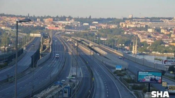 Sokağa çıkma kısıtlamasının ilk gününde işe gitmek isteyen vatandaşlar yollara düştü