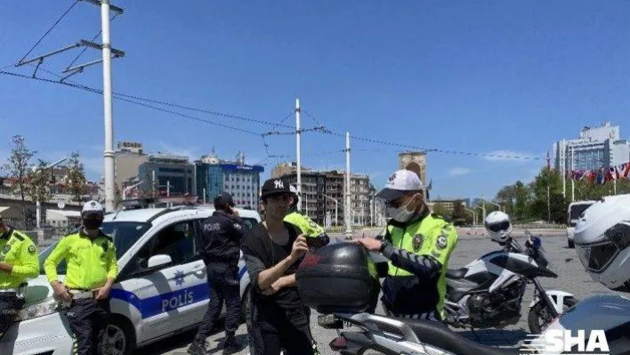 Taksim'de ceza kesilen vatandaş: 'Bana ceza işlemez ama siz yine de cezanızı yazın'