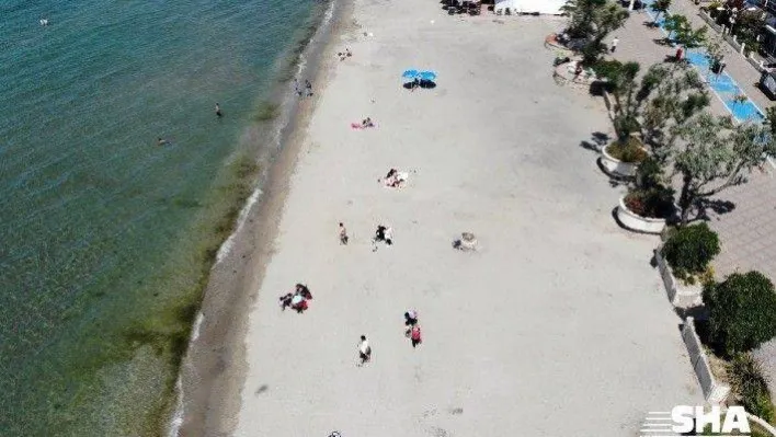 65 yaş üstü vatandaşlar Büyükçekmece'de plajda zaman geçirdi