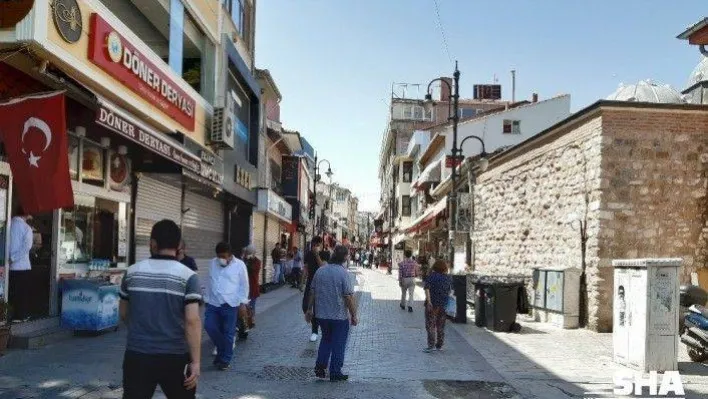 65 yaş üstü vatandaşlar kalabalıktan dert yandı