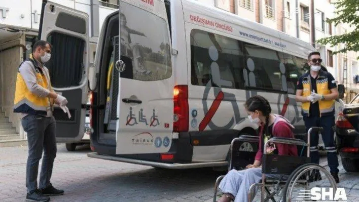 Ameliyat olan öğrenci, hasta nakil aracıyla sınava götürüldü