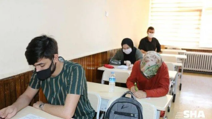 Bilgi Evleri ve Gençlik Merkezleri'nde yüz yüze eğitimler başladı
