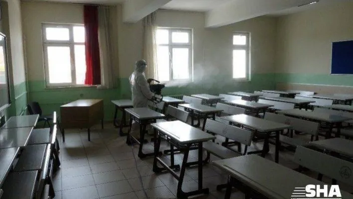 Çekmeköy'de okullar LGS sınavına girecek öğrenciler için dezenfekte edildi