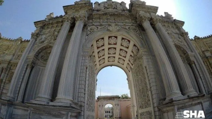 Dolmabahçe Sarayı'nın çatısındaki kurşun levhalar restore ediliyor