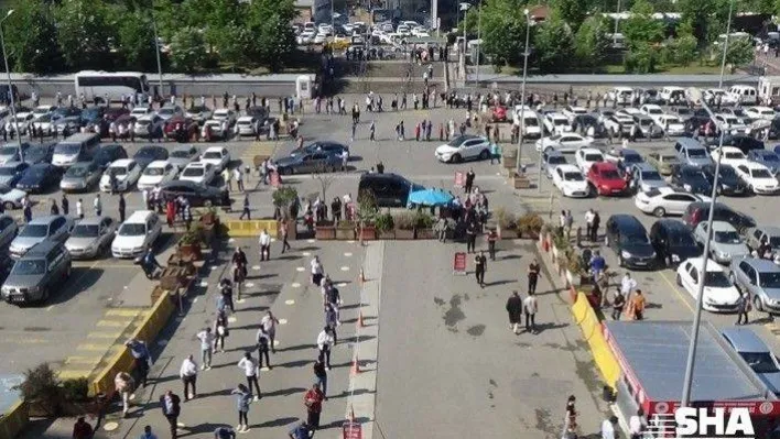 Duruşmaların başlamasıyla birlikte Kartal Adliyesi'nde metrelerce kuyruk oluştu