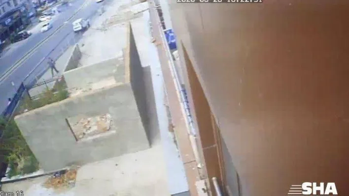 Esenyurt'ta sokak ortasında silahlı saldırı kamerada