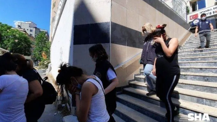 İstanbul'da iki evden 200 bin TL'lik hırsızlık yapan 1'i hamile 3 kadın hırsız yakalandı