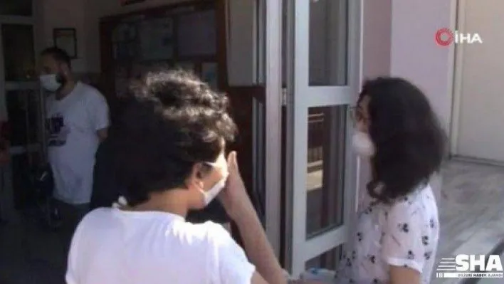 Kimliklerini unutan öğrencileri veliler son anda sınava yetiştirdi