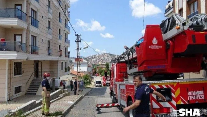 (Özel) Annelerini odaya kilitleyip evden çıkan küçük çocuklar paniğe neden oldu