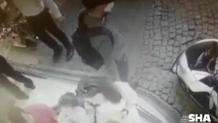 (Özel)Çocuğuna yemek yediren Annenin telefonunun çalınması kamerada