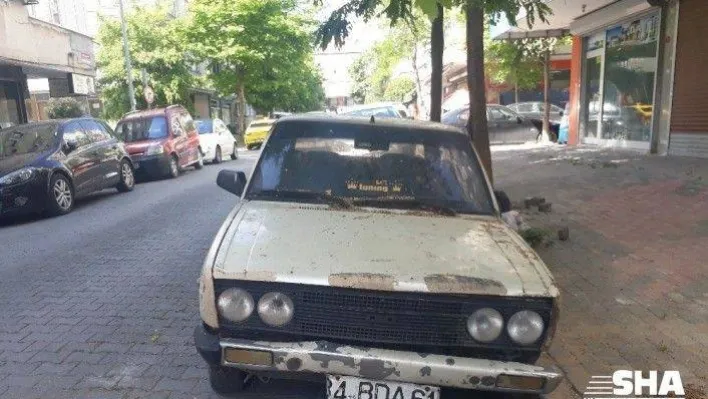 (Özel) Garajının önündeki araba yüzünden 4 yıldır otomobilini park edemiyor