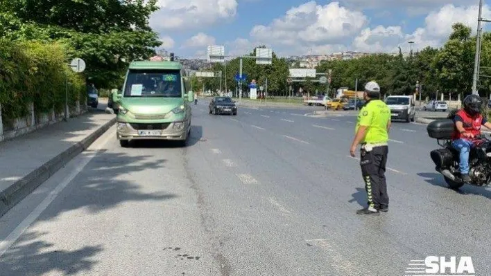 (Özel) İstanbul'da minibüslere şok uygulama: 7 yolcu fazla çıktı