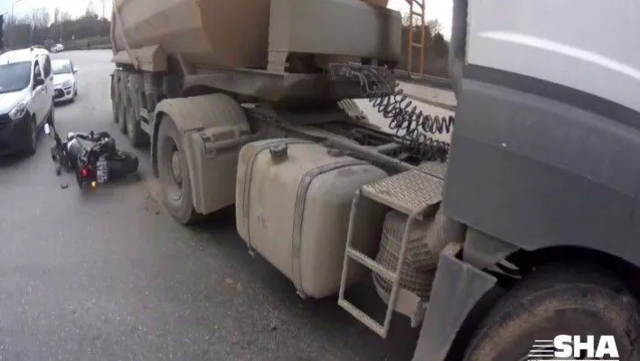 (Özel) İstanbul'da motosikletlilerin ölümden döndüğü kazalar kamerada