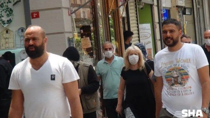 (Özel) İstiklal Caddesi'nde manzara aynı: Maskesiz onlarca insan sokaklarda