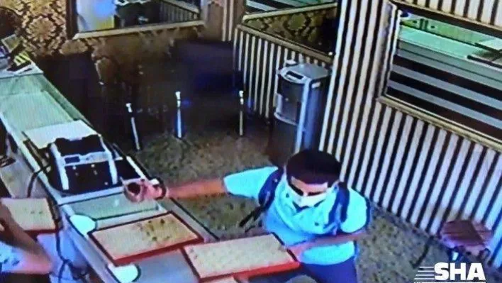 (Özel) Kartal'da biber gazlı kuyumcu soygunu kamerada