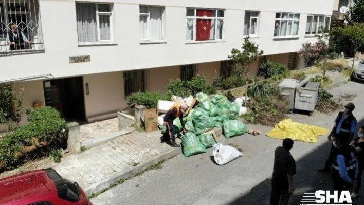 (Özel) Pendik'te bir evden üç ton çöp çıktı