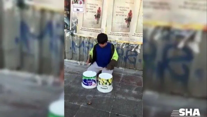 (Özel) Sokakta yoğurt kovalarıyla ünlü bateristlere taş çıkarttı