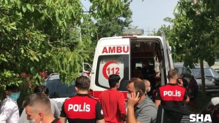 (Özel) Sultangazi'de güpegündüz gasp dehşeti: 1 kişi bıçaklandı
