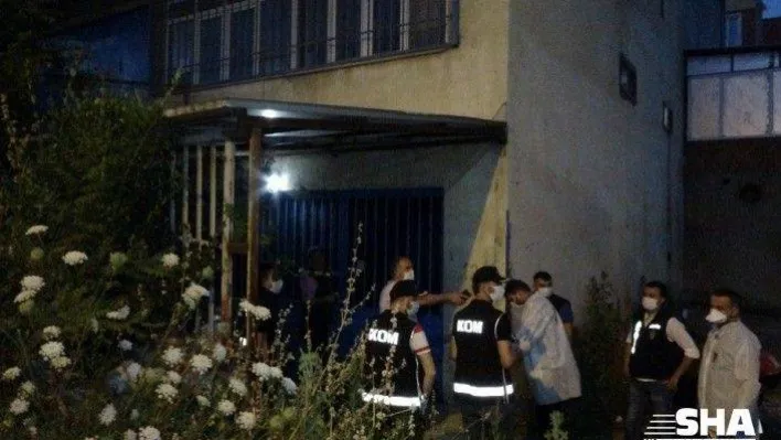 Pendik'te 10 bin şişe sahte içki ele geçirildi