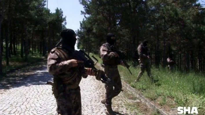 Sultangazi Kent Ormanı'nda atlı polisler görev başında